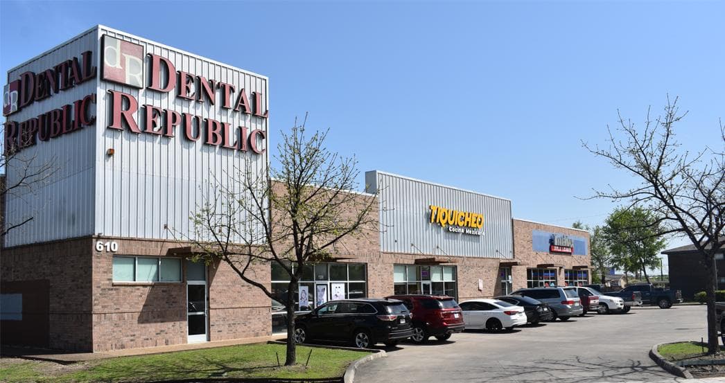 Jefferson & Marsalis Retail Center