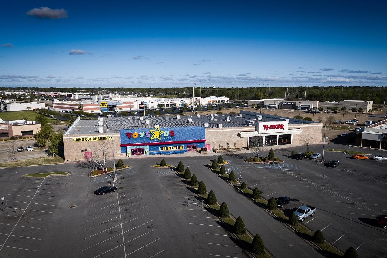 Former Toys R Us
